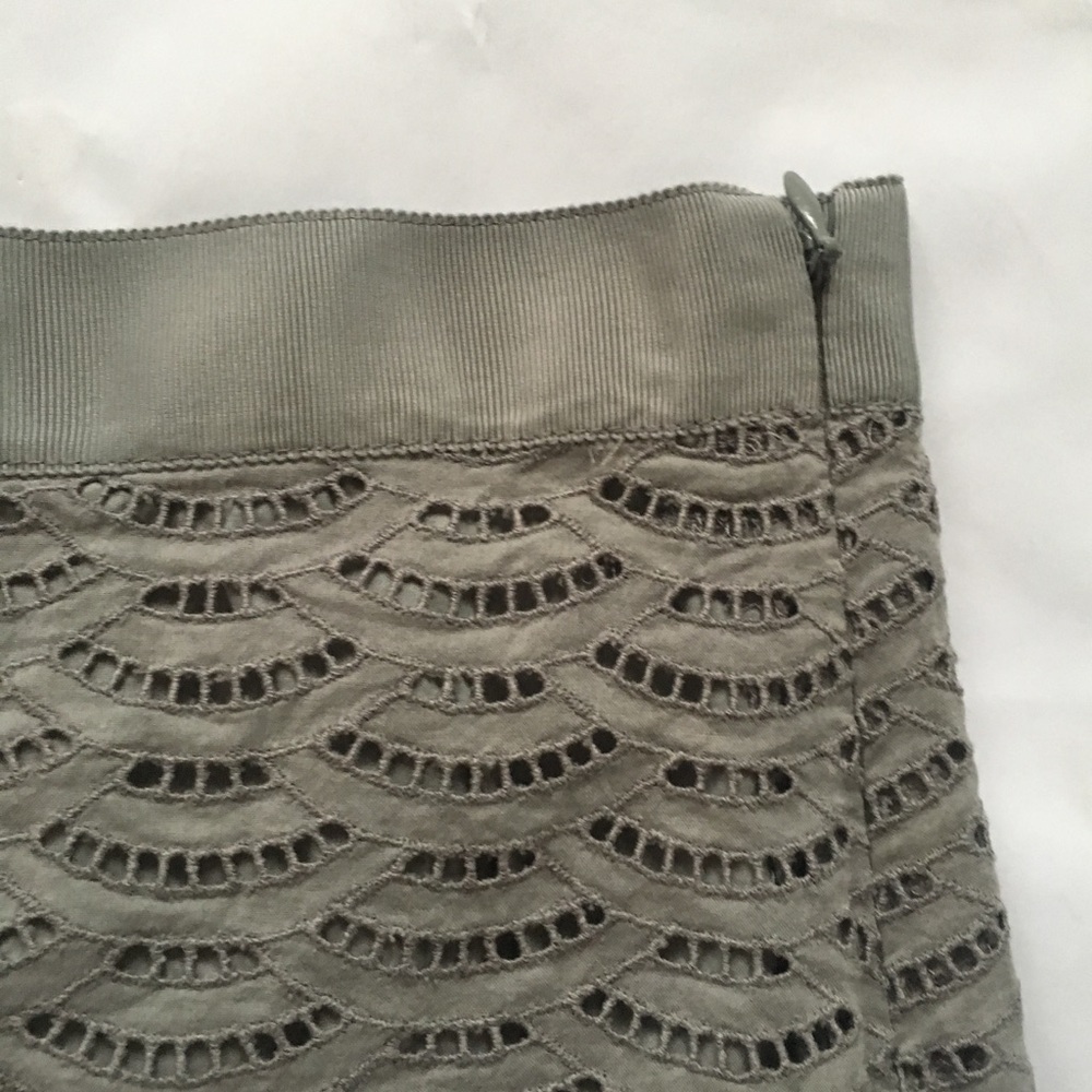 J. Crew Gray Eyelet Skirt Size 4 - Picture 3 of 6
